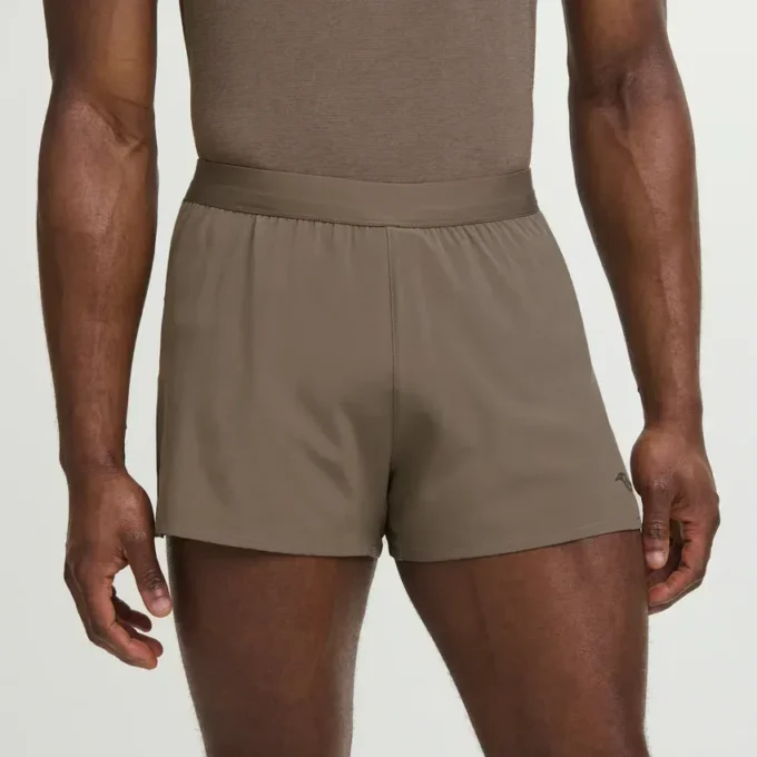 Men’s outpace 2.5″ split short