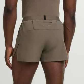 Men’s outpace 2.5″ split short