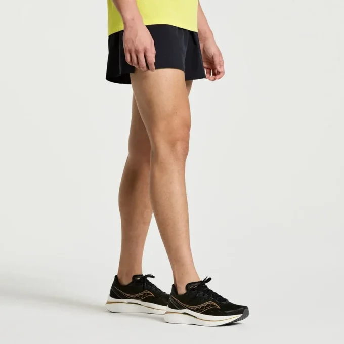 Men’s outpace 2.5″ split short