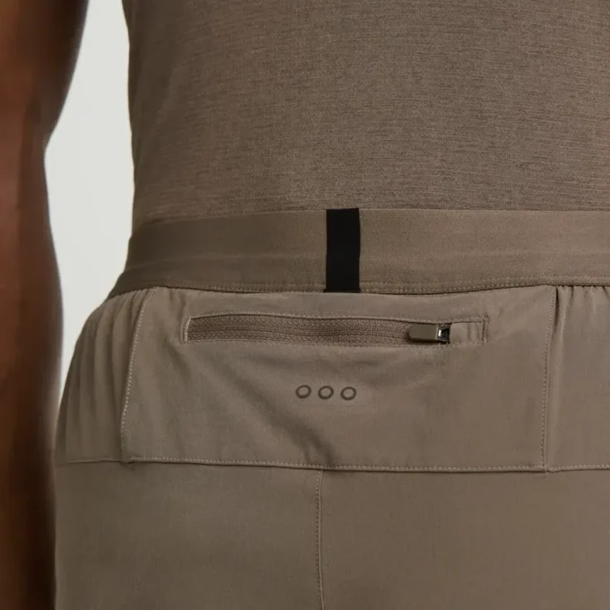 Men’s outpace 2.5″ split short