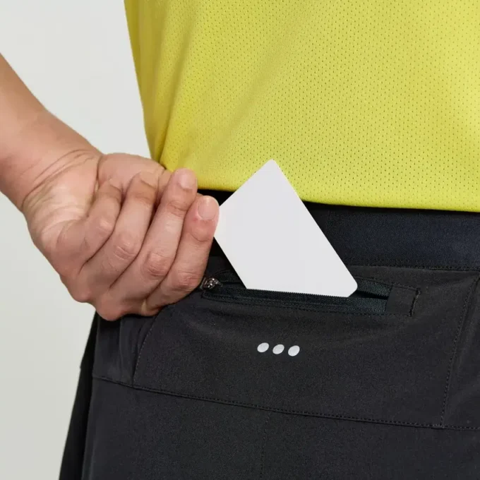 Men’s outpace 2.5″ split short