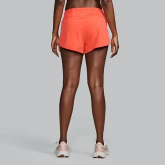 Women’s outpace 2.5″ split short
